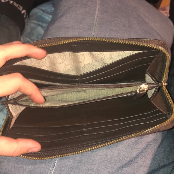 Michael kors wallet - Picture 2 of 3